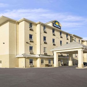 Days Inn By Wyndham Moose Jaw