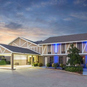 Super 8 By Wyndham Bentonville