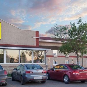 Super 8 By Wyndham Brandon Mb