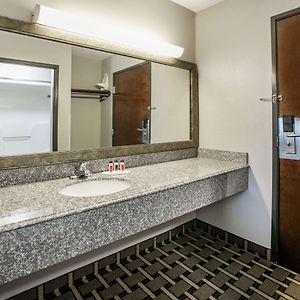 Deluxe  Queen Room Disability Access