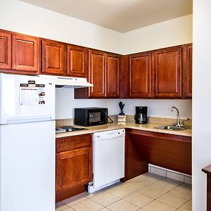 One-Bedroom Queen Suite