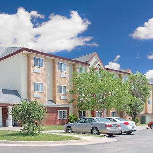 Days Inn & Suites By Wyndham Hutchinson