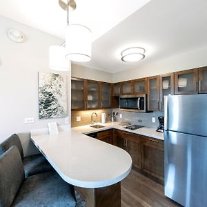 One-Bedroom Queen Suite