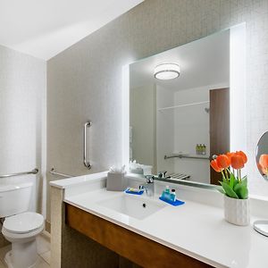 Queen Room Hearing Accesible