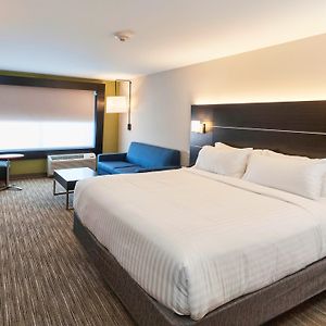 Queen Suite Hearing accessible