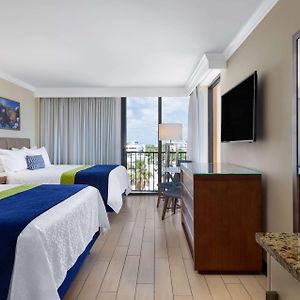 Corner Queen Room
