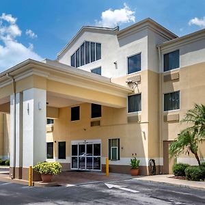 Comfort Inn & Suites Deland - Near University