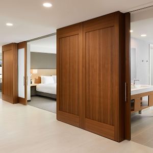 One-Bedroom King Suite