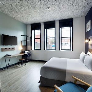 Deluxe  King Room Mobility accessible