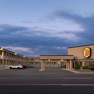 Super 8 By Wyndham Windsor/Dougall