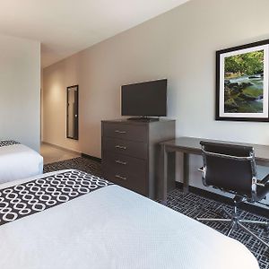 Queen Room Mobility accessible