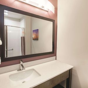 Queen Room Mobility or hearing accessible