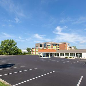 Days Inn & Suites By Wyndham Grand Rapids Near Downtown