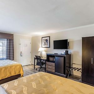 Standard Queen Room Mobility accessible