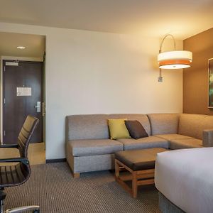 Upper Floors King Room