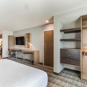One-Bedroom King Suite Mobility accessible