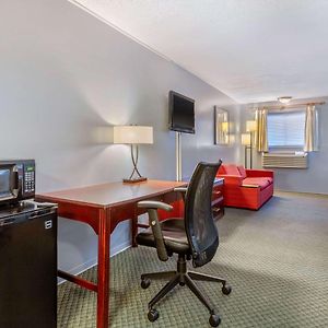Standard Queen Room