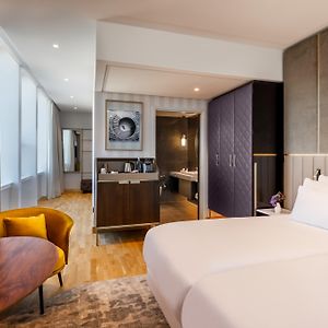 Superior Corner Room