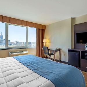 Queen Room Mobility accessible
