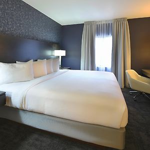 One-Bedroom King Suite Hearing accessible