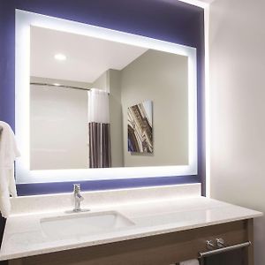 Deluxe  Room Mobility or hearing accessible