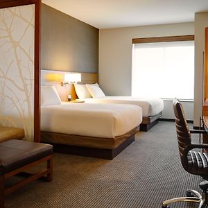 Upper Floors Queen Room