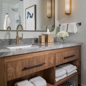 Petite Queen Room