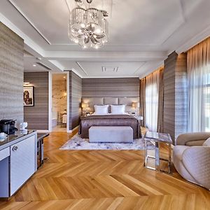 Corner Suite