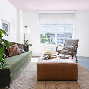 One-Bedroom Corner Suite