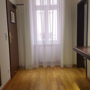 Classic Queen Room