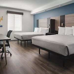 Deluxe Queen Suite