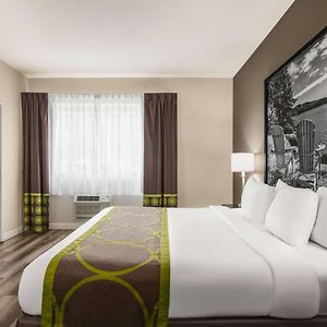 Super 8 By Wyndham Sarnia On