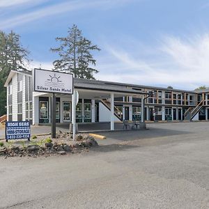 Silver Sands Motel
