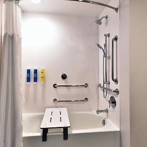 Queen Room Mobility or hearing accessible