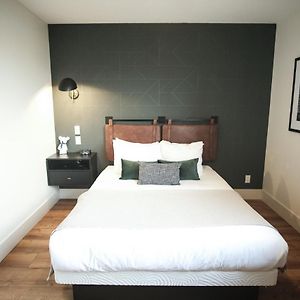 Two-Bedroom Corner Queen Suite