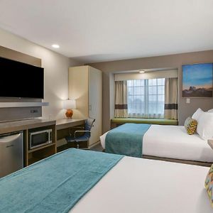 Queen Room Mobility accessible