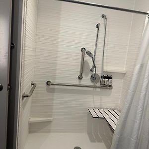 Queen Room Mobility accessible