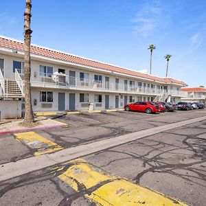 Super 8 By Wyndham Phoenix West