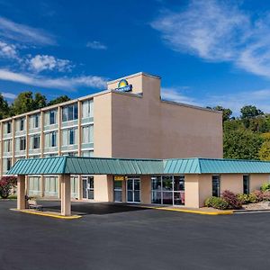 Days Inn By Wyndham Cambridge