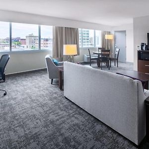 One-Bedroom King Suite