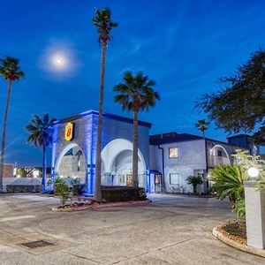 Super 8 By Wyndham Houston Webster Nasa