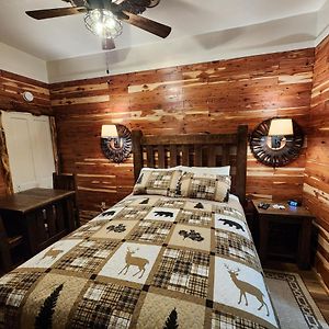 Log Cabin Inn