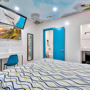 Royal Hawaiian Inn - Mid City, Los Angeles