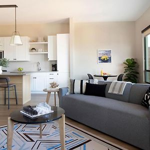 Design One-Bedroom Apartment