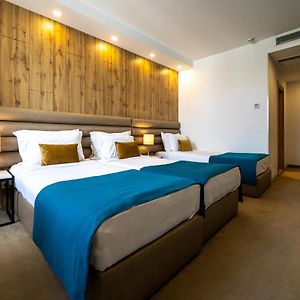 Elite Triple Room