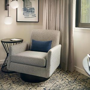 Tradition Queen Room Hearing accessible