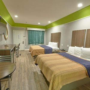 2 Queen Beds Non Smoking