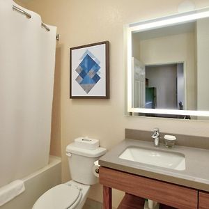 One-Bedroom Queen Suite