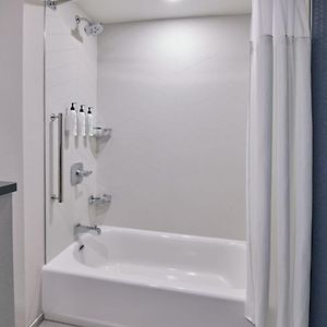 Suite 2 Queen
