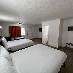 Deluxe Queen Room Two Queen Beds Non-Smoking